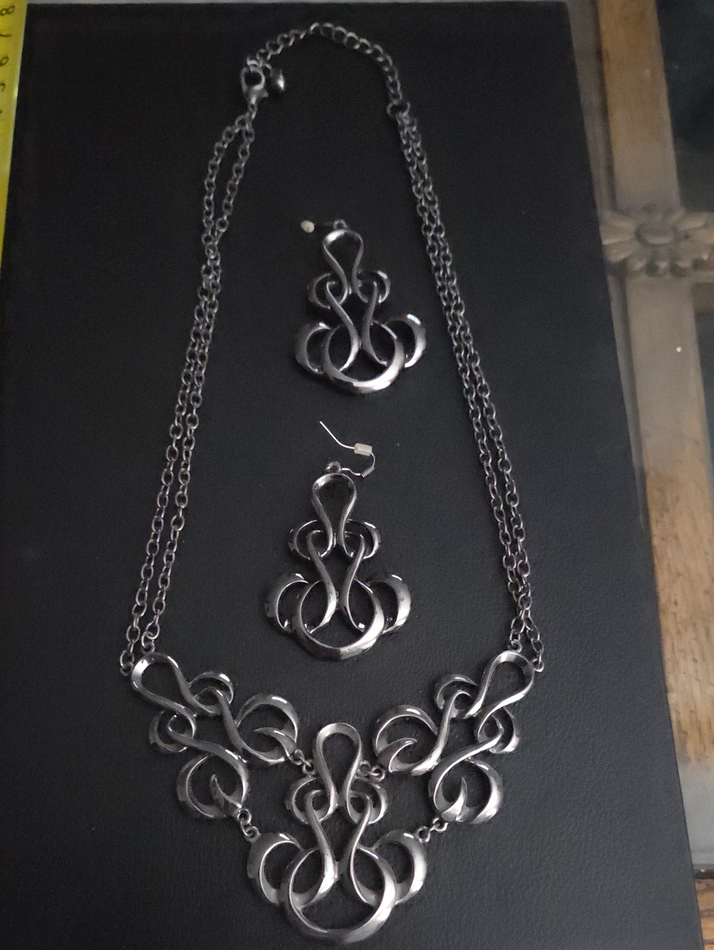 Elegant Dark Silver-Tone Filigree Necklace & Earrings Set